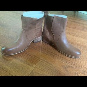 Brand new tan brown color leather booties size 7